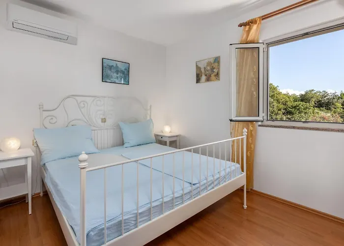 Apartman In Rab With House Sea View