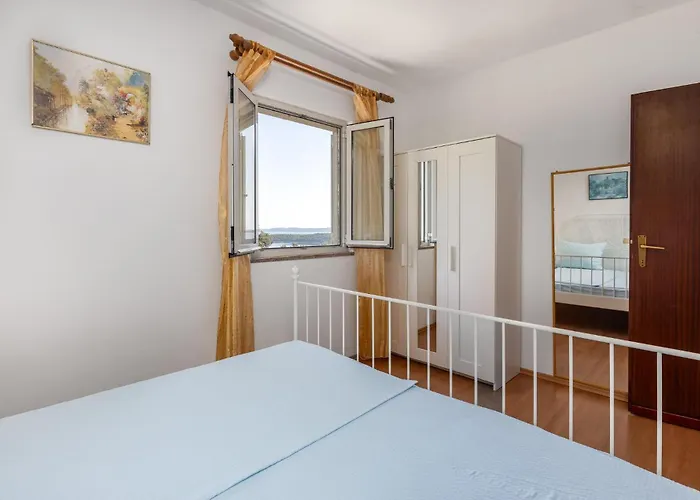 Lejlighed In Rab With House Sea View